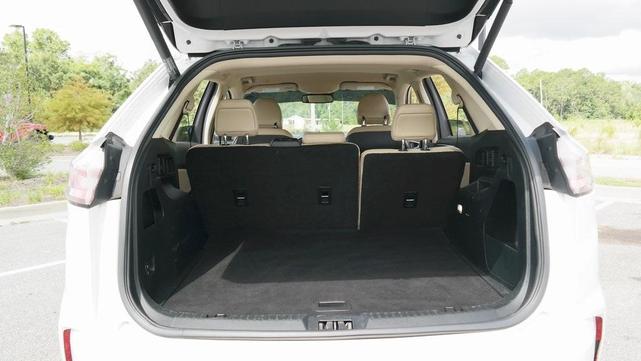 Photo of 2019 Oxford White Ford Edge