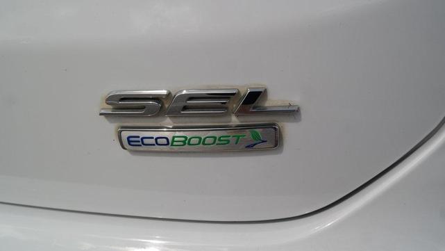 Photo of 2019 Oxford White Ford Edge