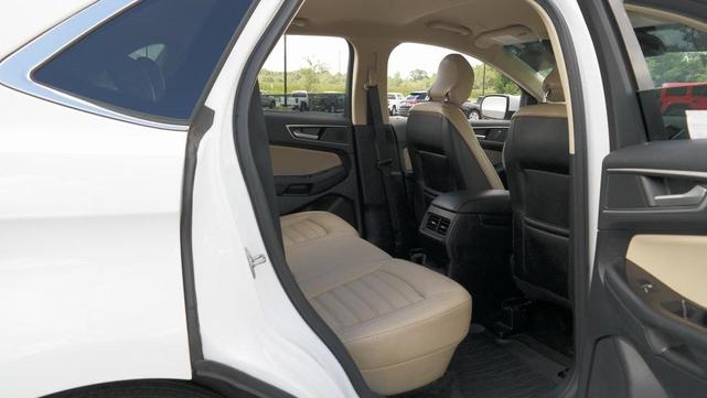 Photo of 2019 Oxford White Ford Edge