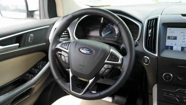 Photo of 2019 Oxford White Ford Edge