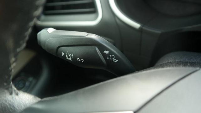 Photo of 2019 Oxford White Ford Edge