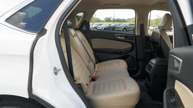 Photo of 2019 Oxford White Ford Edge