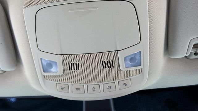 Photo of 2019 Oxford White Ford Edge