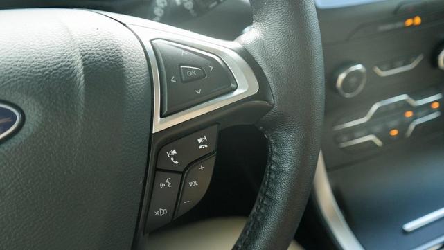 Photo of 2019 Oxford White Ford Edge