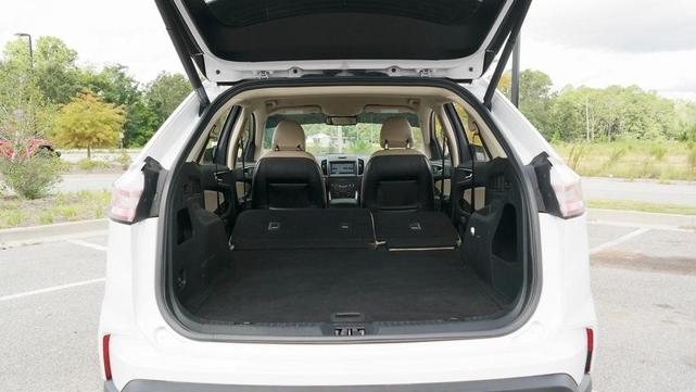 Photo of 2019 Oxford White Ford Edge