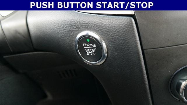 Photo of 2019 Oxford White Ford Edge