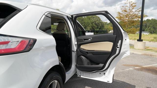 Photo of 2019 Oxford White Ford Edge