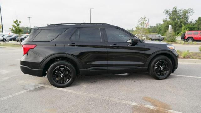 Photo of 2022 Agate Black Metallic Ford Explorer