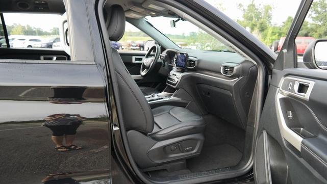 Photo of 2022 Agate Black Metallic Ford Explorer