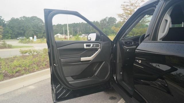 Photo of 2022 Agate Black Metallic Ford Explorer