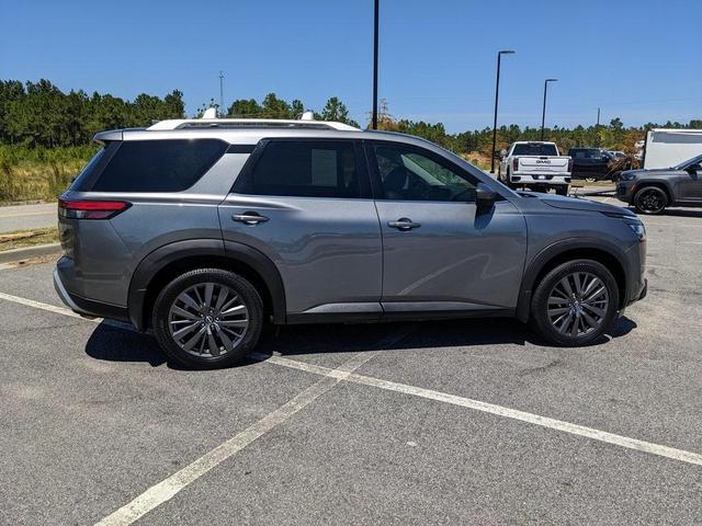 Photo of 2022 Gun Metallic Nissan Pathfinder