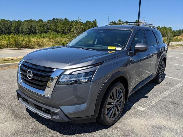 Photo of 2022 Gun Metallic Nissan Pathfinder