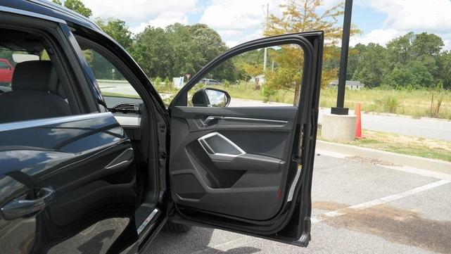 Photo of 2022 Mythos Black Metallic Audi Q3