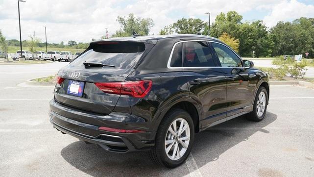 Photo of 2022 Mythos Black Metallic Audi Q3