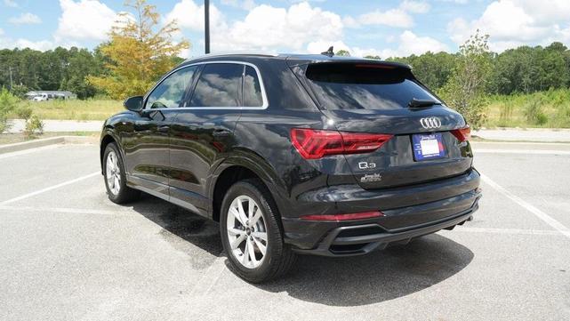 Photo of 2022 Mythos Black Metallic Audi Q3