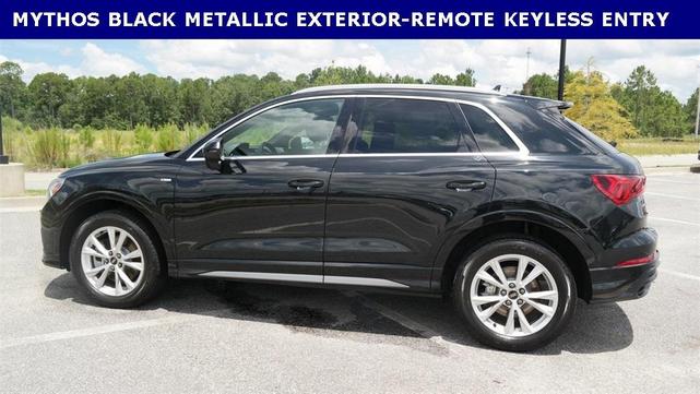 Photo of 2022 Mythos Black Metallic Audi Q3