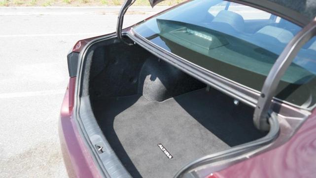Photo of 2023 Garnet Pearl Nissan Altima