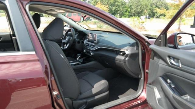 Photo of 2023 Garnet Pearl Nissan Altima