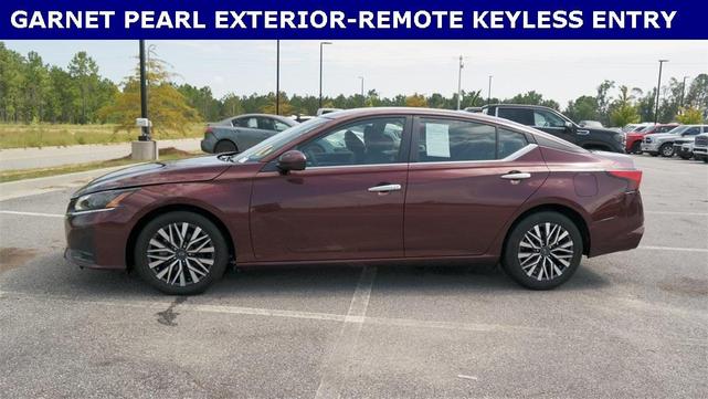 Photo of 2023 Garnet Pearl Nissan Altima