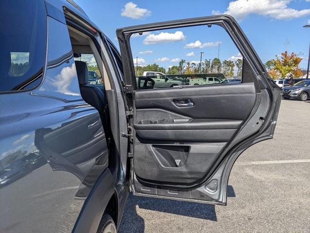 Photo of 2022 Gun Metallic Nissan Pathfinder