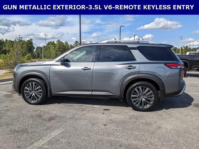 Photo of 2022 Gun Metallic Nissan Pathfinder