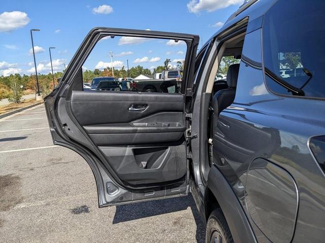 Photo of 2022 Gun Metallic Nissan Pathfinder