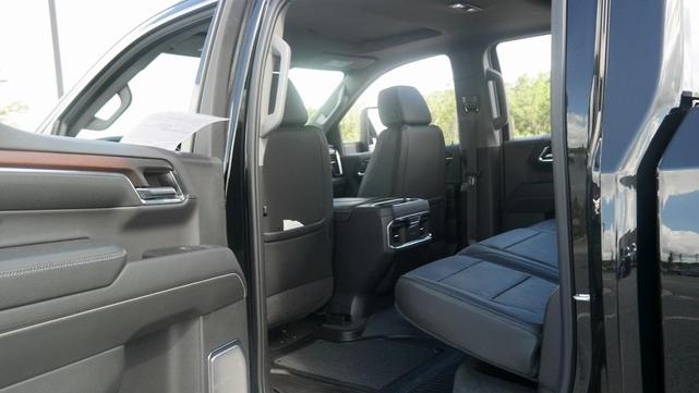 Photo of 2024 Onyx Black GMC Sierra 1500