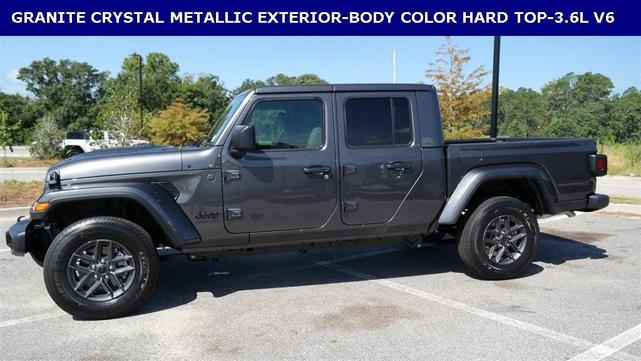 Photo of 2025 Granite Crystal Clearcoat Metallic Jeep Gladiator