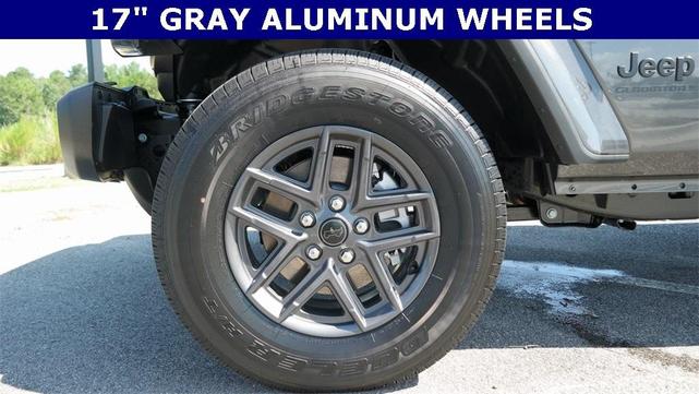 Photo of 2025 Granite Crystal Clearcoat Metallic Jeep Gladiator