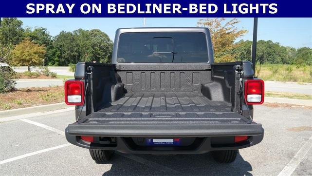 Photo of 2025 Granite Crystal Clearcoat Metallic Jeep Gladiator