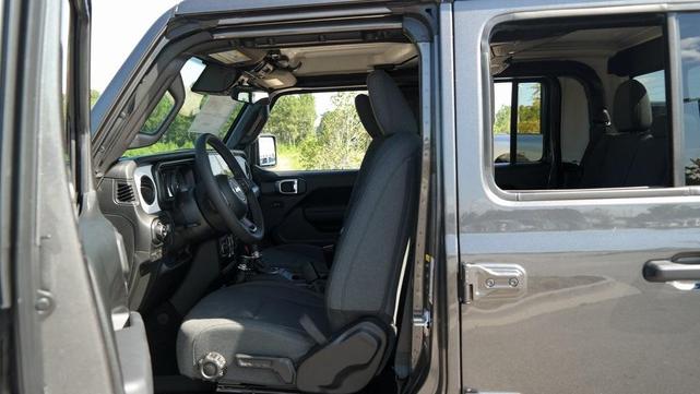 Photo of 2025 Granite Crystal Clearcoat Metallic Jeep Gladiator
