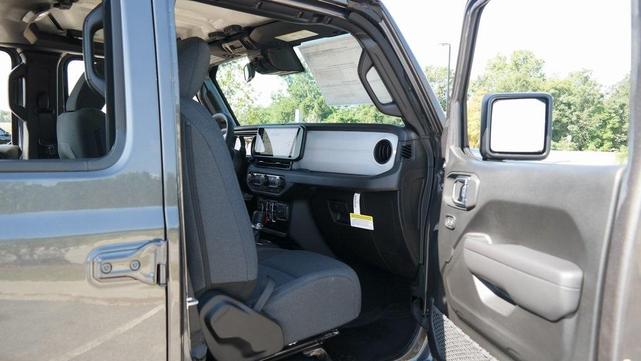 Photo of 2025 Granite Crystal Clearcoat Metallic Jeep Gladiator