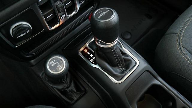 Photo of 2025 Granite Crystal Clearcoat Metallic Jeep Gladiator