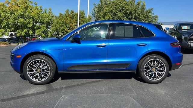 Photo of 2017 Sapphire Blue Metallic Porsche Macan
