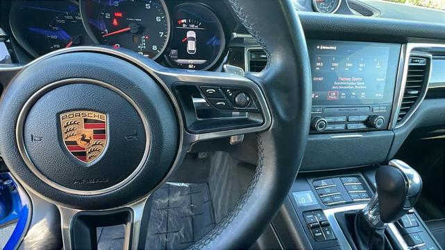 Photo of 2017 Sapphire Blue Metallic Porsche Macan