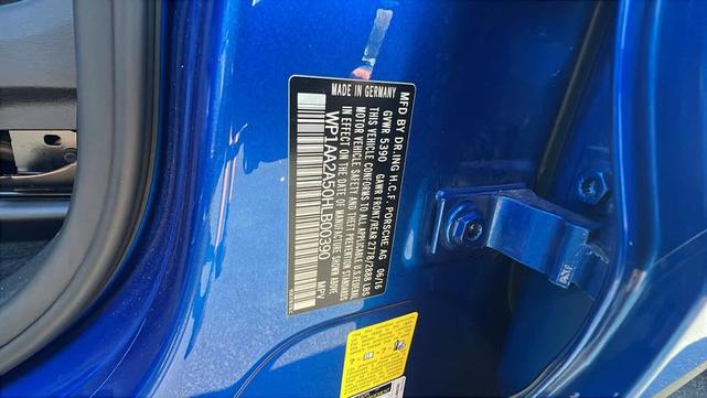 Photo of 2017 Sapphire Blue Metallic Porsche Macan