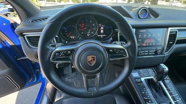 Photo of 2017 Sapphire Blue Metallic Porsche Macan