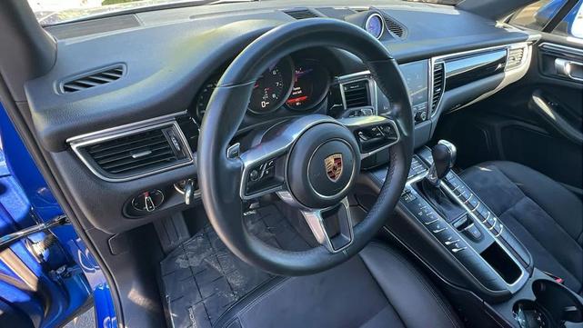 Photo of 2017 Sapphire Blue Metallic Porsche Macan