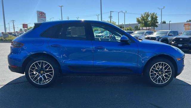 Photo of 2017 Sapphire Blue Metallic Porsche Macan