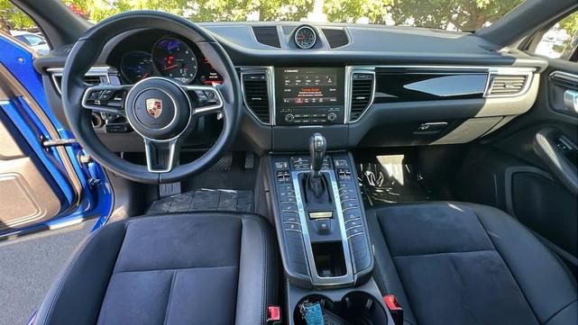 Photo of 2017 Sapphire Blue Metallic Porsche Macan