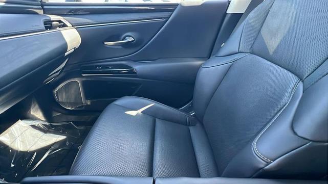 Photo of 2022 Iridium Lexus ES 350