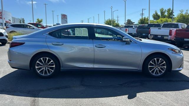 Photo of 2022 Iridium Lexus ES 350