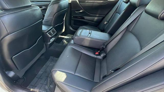 Photo of 2022 Iridium Lexus ES 350