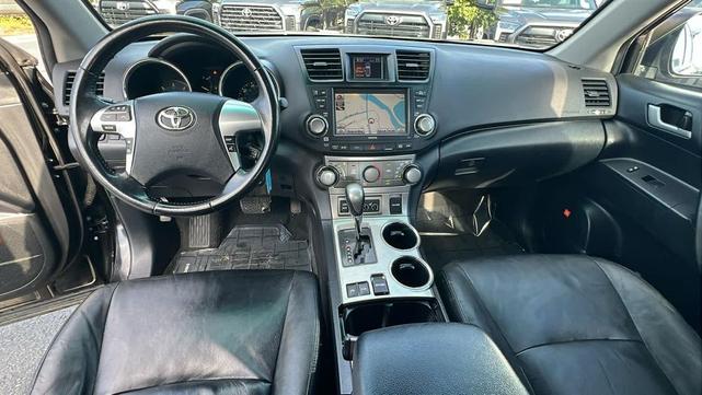 Photo of 2012 Black Toyota Highlander Hybrid