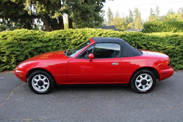 Photo of 1990 Red Mazda MX-5 Miata