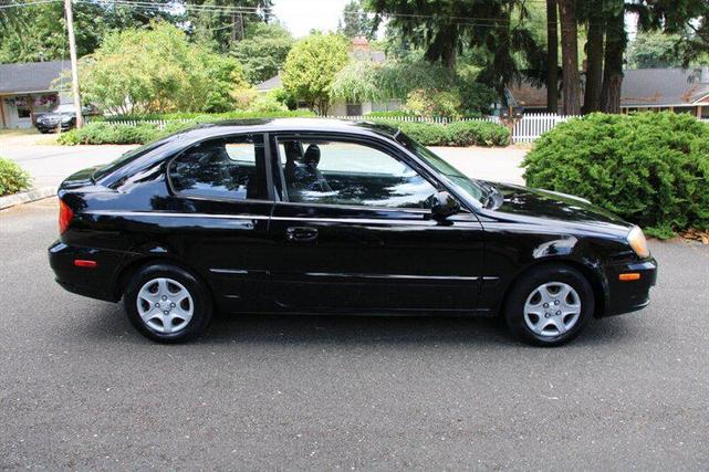 Photo of 2005 Ebony Black Hyundai Accent