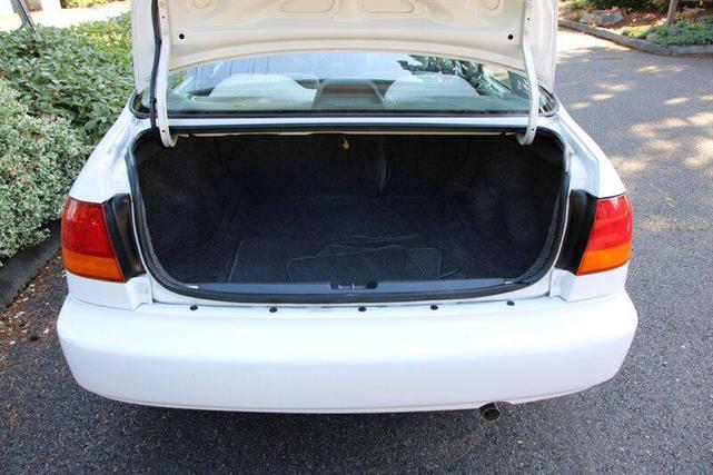 Photo of 1997 Frost White Honda Civic
