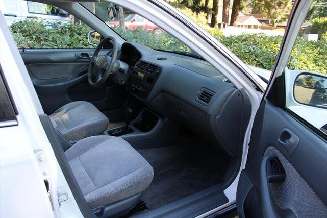 Photo of 1997 Frost White Honda Civic