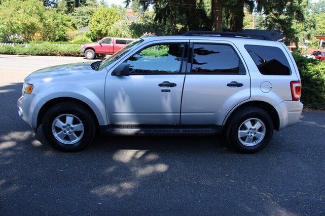 Photo of 2011 Ingot Silver Metallic Ford Escape