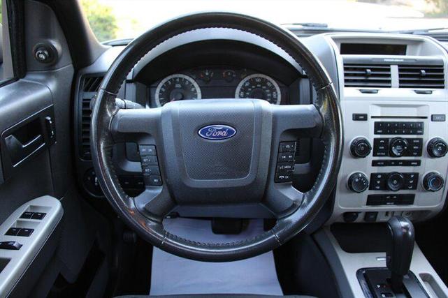 Photo of 2011 Ingot Silver Metallic Ford Escape